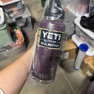 NWT Yeti 46oz Bottle Chug Nordic Purple